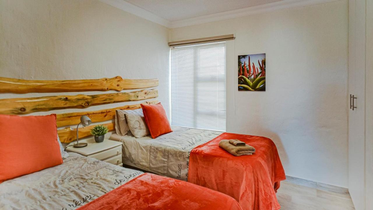 The Ark Guesthouse At Marina Martinique Jeffreys Bay Kültér fotó