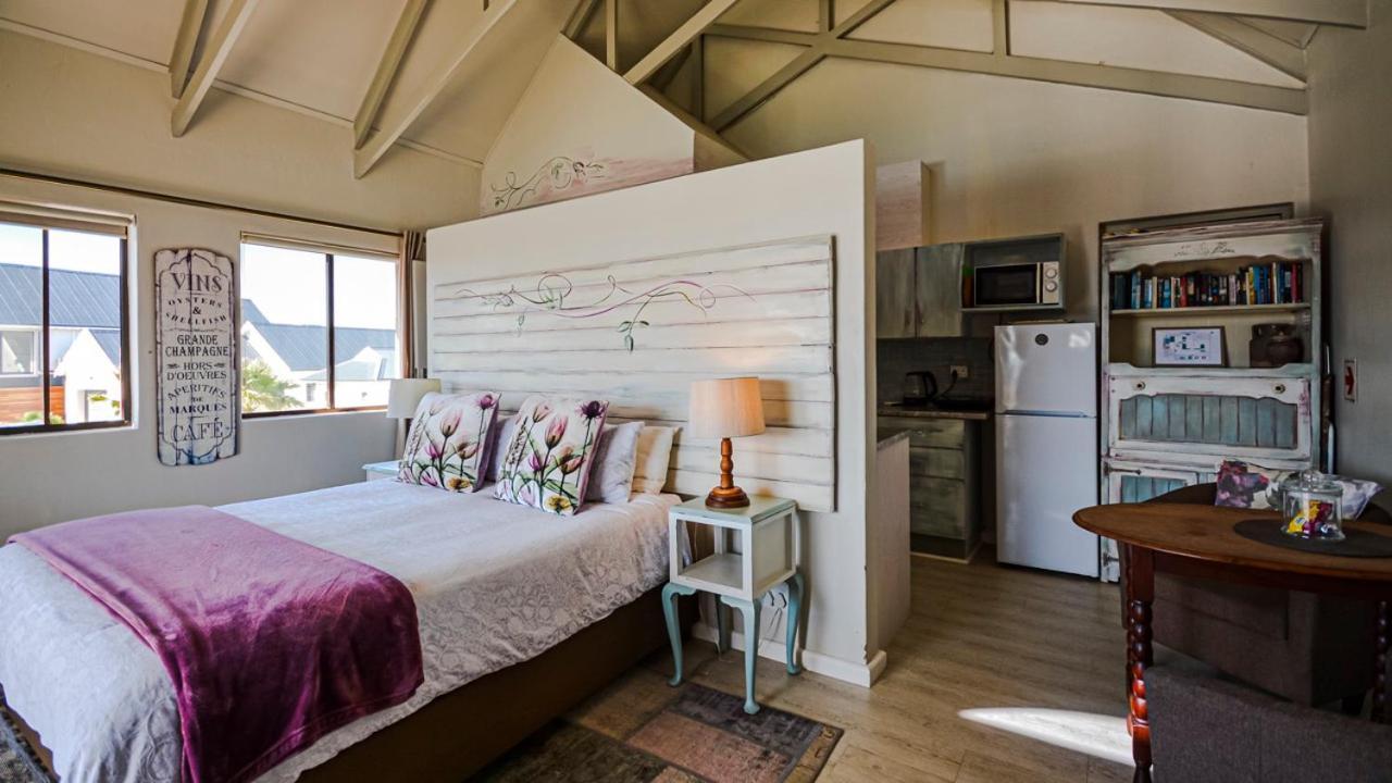 The Ark Guesthouse At Marina Martinique Jeffreys Bay Kültér fotó